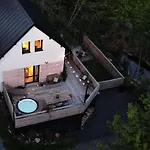 Holiday home Fraluq Tatobity